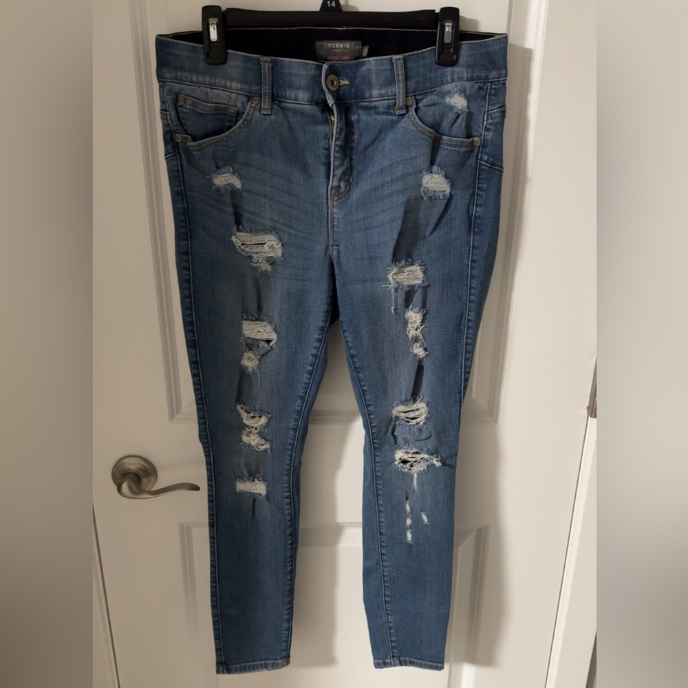 Torrid size 12S Bombshell Skinny Jeans Distresses